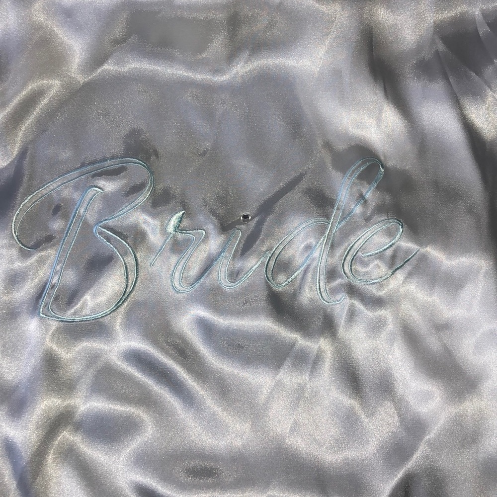 Silk bride robe - Picture 1 of 3